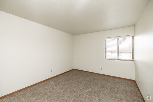 2BR, 1BA - 912 SF - Orchards & Woodlands Apartments