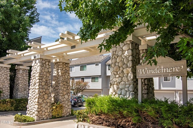 Building Photo - 883 Magnolia Ave