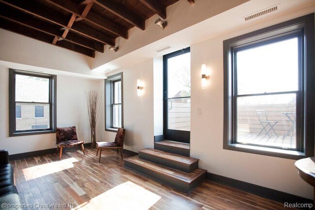 Foto del edificio - 7960 Kercheval Ave