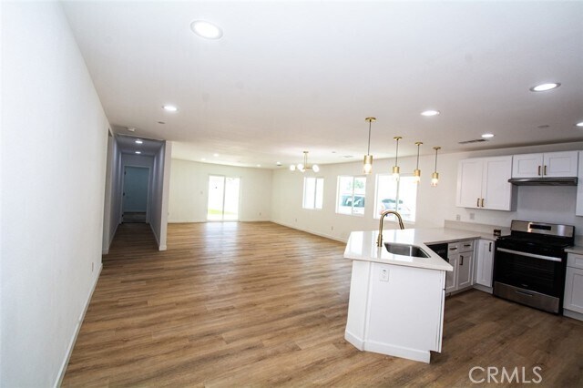 Foto del edificio - 8258 Bennett Ave