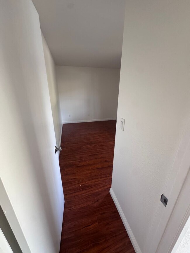 Foto del edificio - 4 bed townhouse central  Clairemont