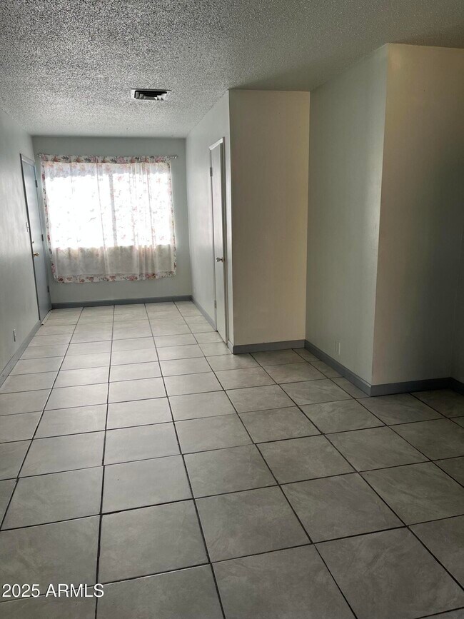Foto del edificio - 8417 E Coronado Rd