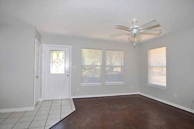 Foto del edificio - 401-403 W Brady Street