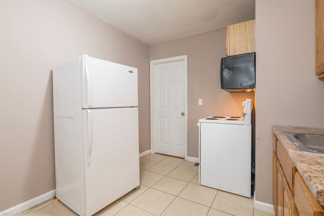 Foto del edificio - 2 br, 1 bath Triplex - 1745 WILLINGTON ST ...