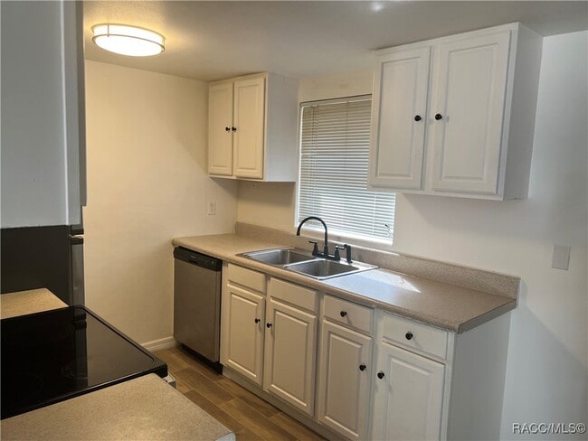 Foto del edificio - 8 W Murray St