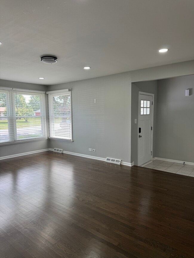 Building Photo - 17206 Elm Dr