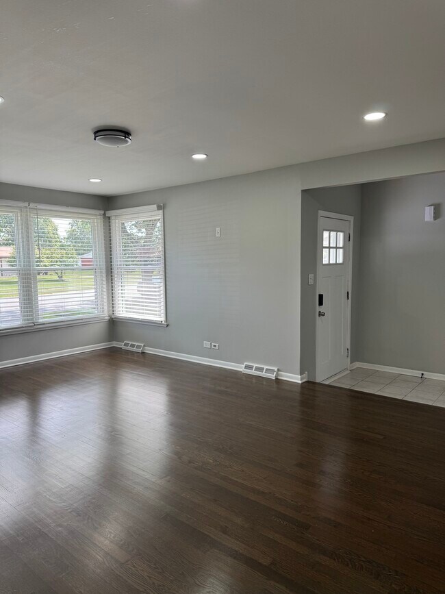 Foto del edificio - 17206 Elm Dr
