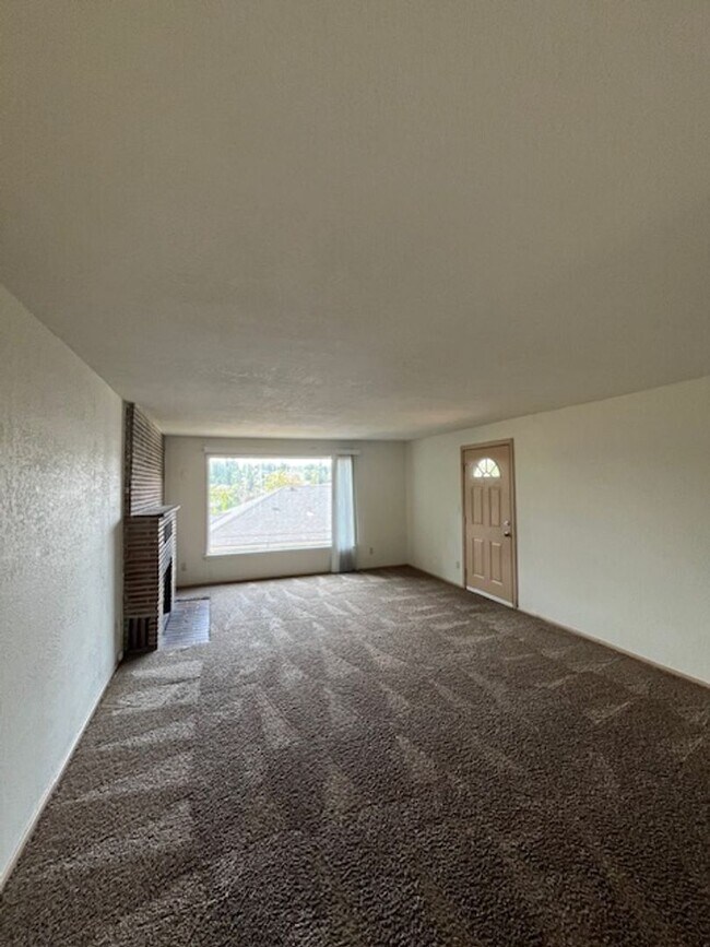 Building Photo - Sheridan duplex bremerton