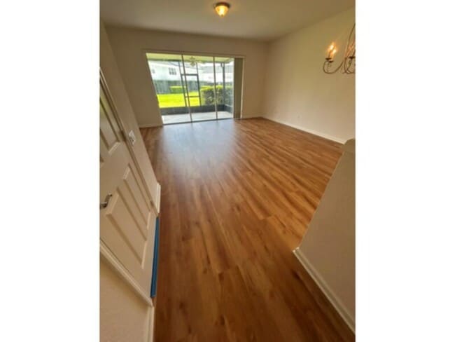 Foto del edificio - 3 bed 2.5 bath townhome with 1 car garage