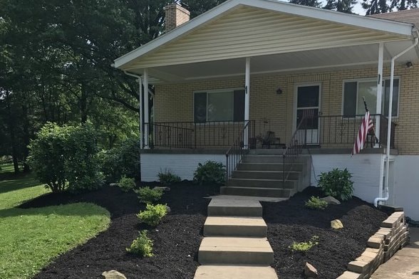 Charming 1950's yellow brick ranch - 3350 Gibsonia Rd