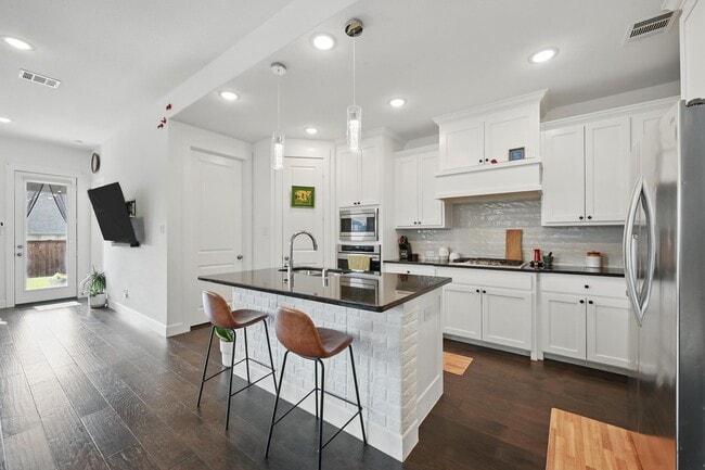 Building Photo - 5821 Liberty Hill Dr