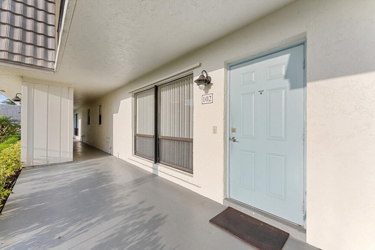 1060 Homewood Blvd Unit J102, Delray Beach, FL 33445 Condo for Rent
