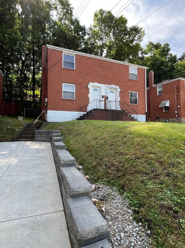 Building Photo - 4402 Coleridge St