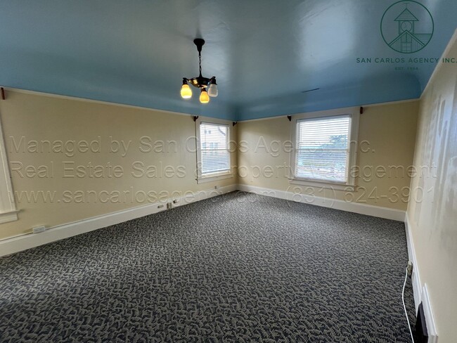 Building Photo - Two Bedroom Pacific Grove Penthouse Unit w...