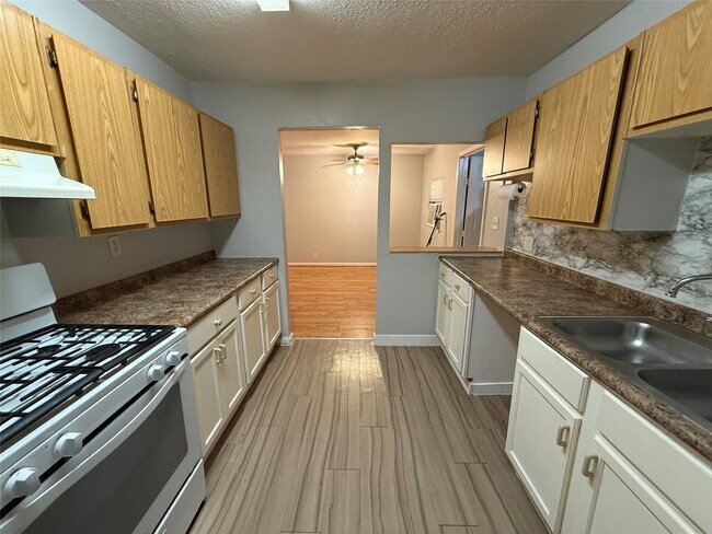 Foto del edificio - 4214 Kinne St