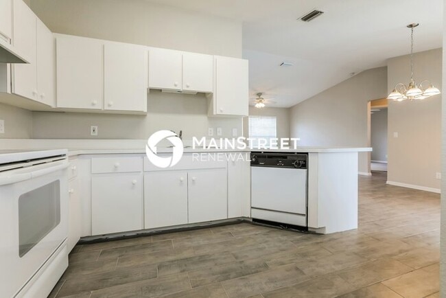 Building Photo - 3 Bedroom Pet-Friendly Home in PORT CHARLO...