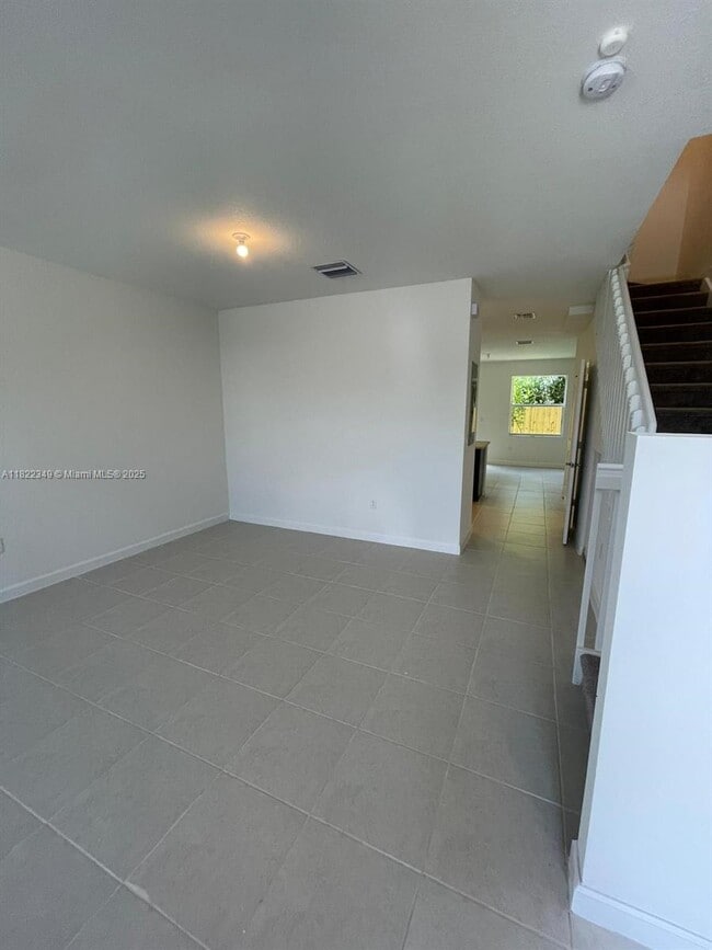 Foto del edificio - 2660 SE 19th St