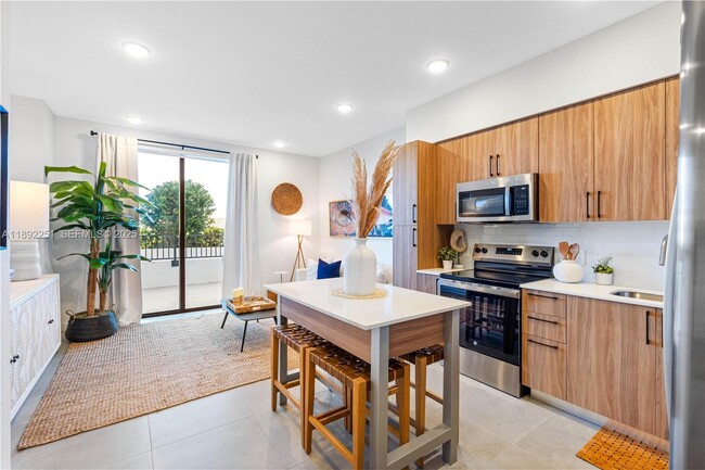 Photo - 525 N Ocean Blvd Apartment