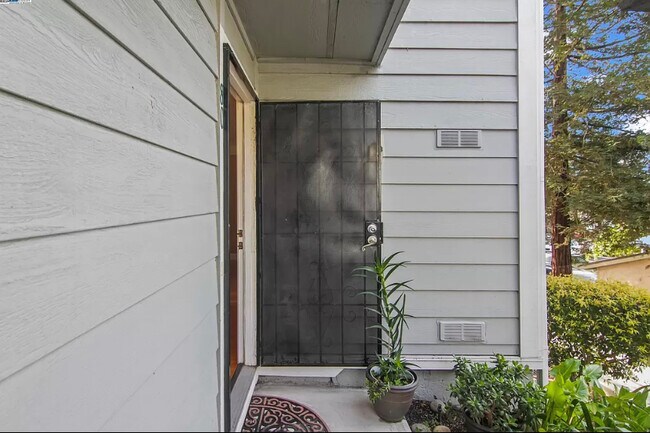 Foto del edificio - 658 River Oak Way