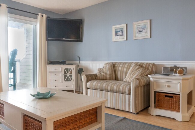 Foto del edificio - ELEGANT OCEANFRONT OFF-SEASON RENTAL FOR Y...