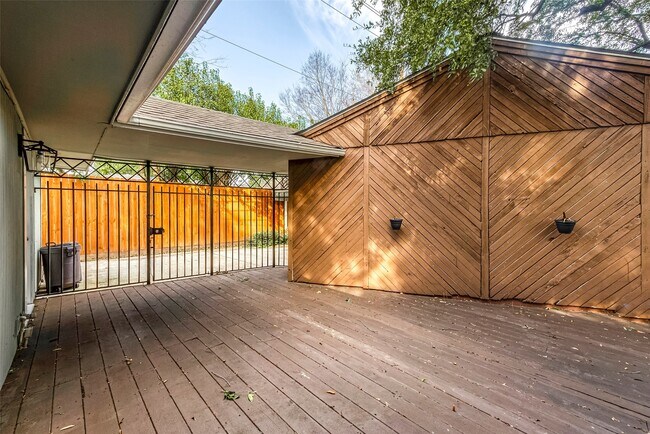 Building Photo - 7810 Locke Ln