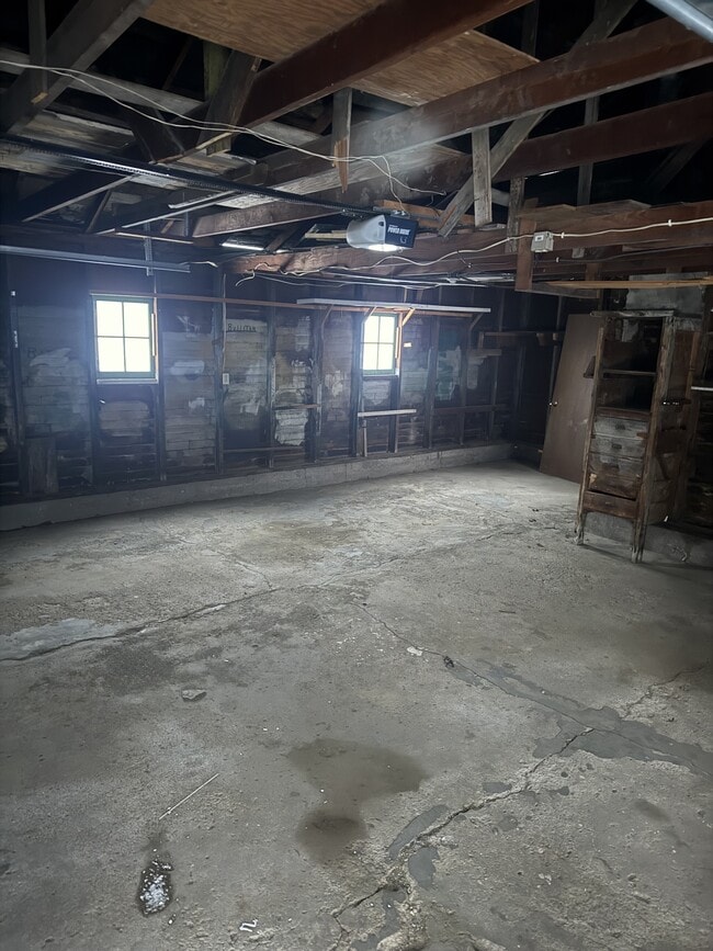 Building Photo - 612 W Laurel St