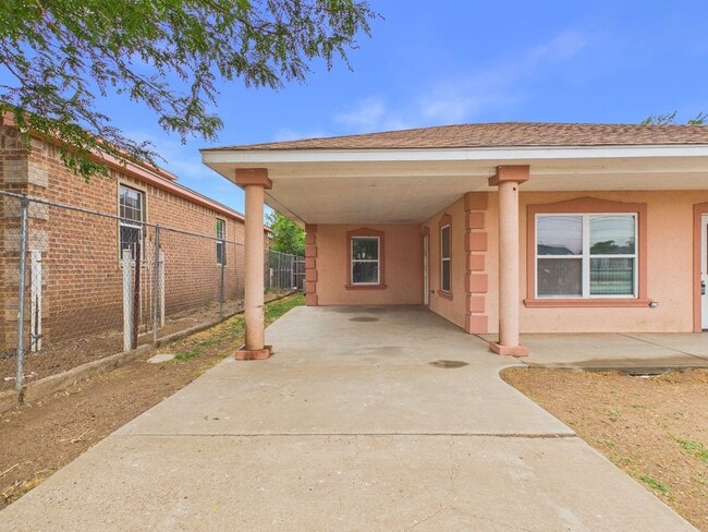 Building Photo - Nice 3 bedroom Duplex Rental