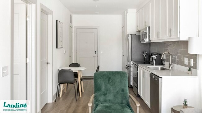 Building Photo - 2500 9th Ave SW