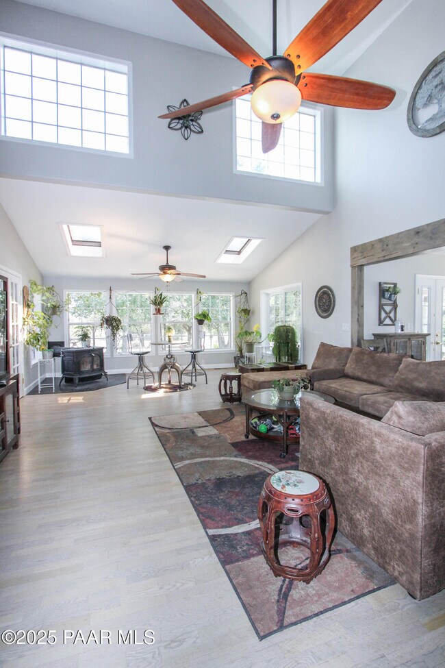 Foto del edificio - 2440 W Live Oak Dr
