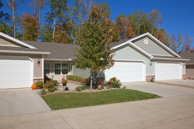 Entorno de barrio con mucho encanto - Redwood Brownstown Telegraph Road