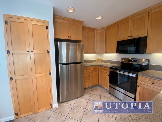 Foto del edificio - Ocean Views: 2Bd/2Ba + Office - Sunny, Top Floor Condo, Deck, Pool & Hot Tub