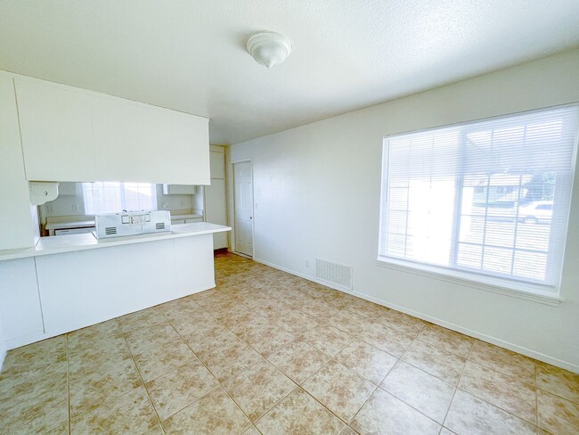 Foto del edificio - Spacious 3 Bedroom 2 Bath Home In North Sa...