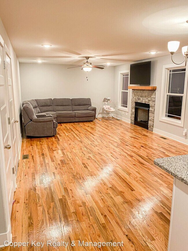 Building Photo - 3 br, 2.5 bath House - 528 Medallion Circle