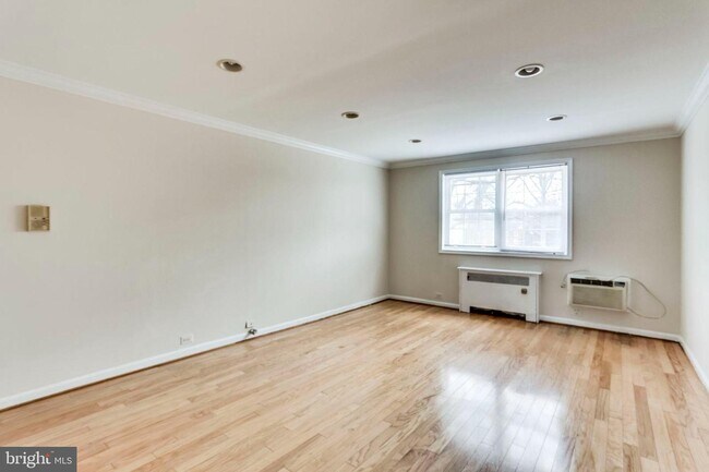 Building Photo - 104 N Trenton St