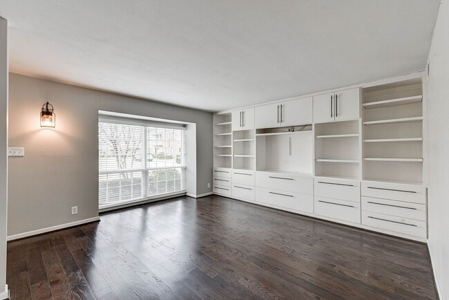 Building Photo - Immaculate 2-bedroom townhome nestled in t...