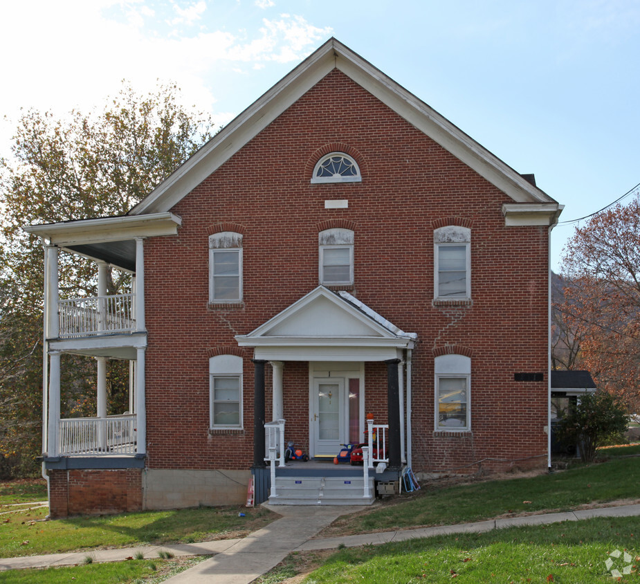 Primary Photo - Daleville College Apartments