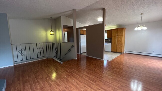 Foto del edificio - 403/405 Camelot Drive