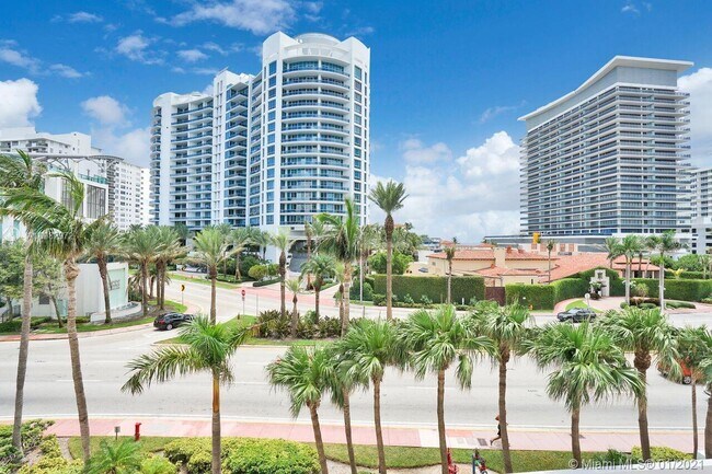 Foto del edificio - 5900 Collins Ave