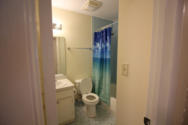 Foto del edificio - 1536 SE 27TH ST, D