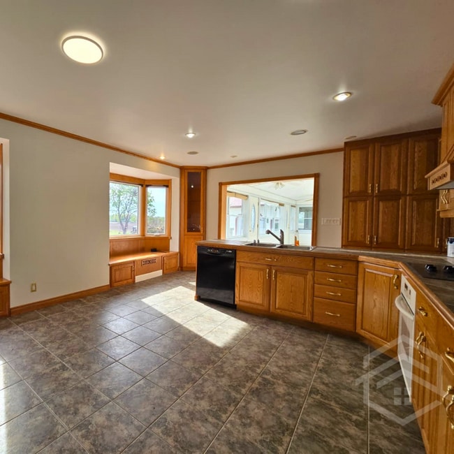 Building Photo - 5-Bedroom House in Woodstock!!