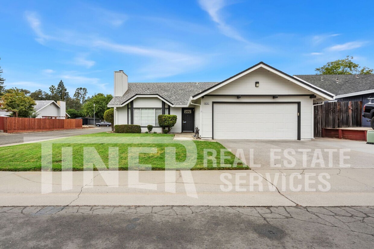 Primary Photo - Beautiful Home with Open Floor Plan!