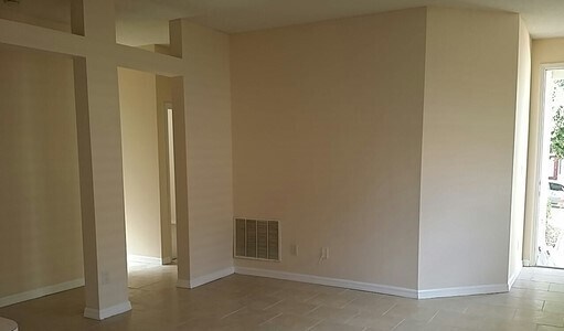 Foto del edificio - 1077 Singleton Cir
