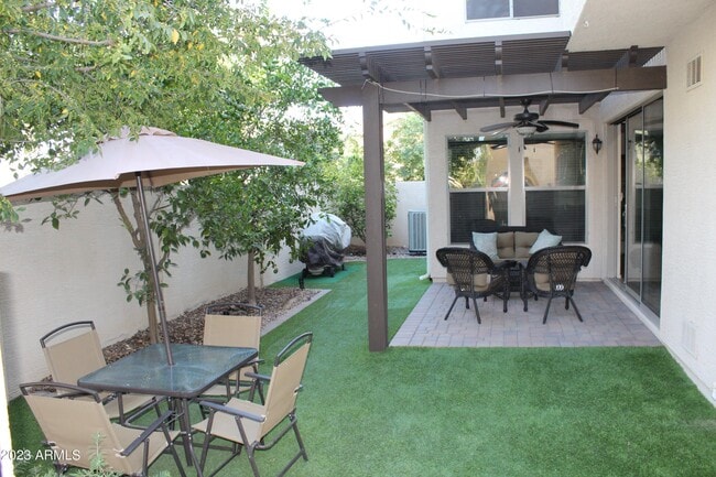 Foto del edificio - 3457 S Swan Dr