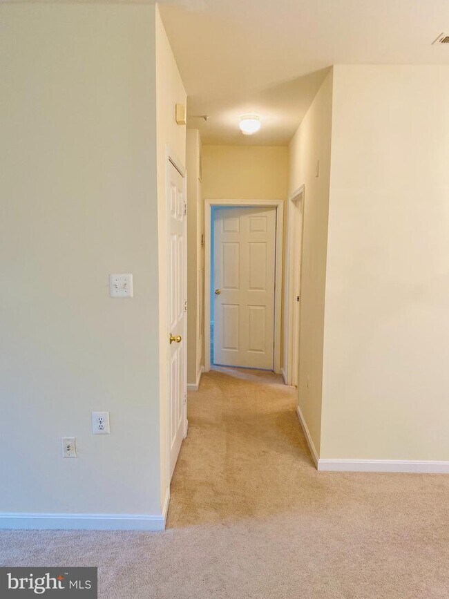 Building Photo - 4137 Fountainside Ln