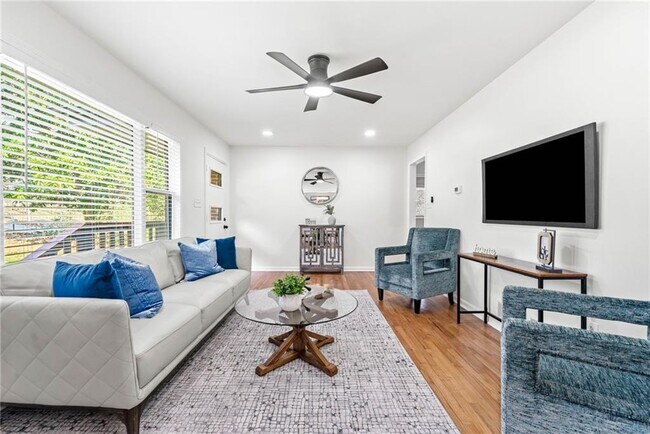 Foto del edificio - 801 N Evelyn Pl NW