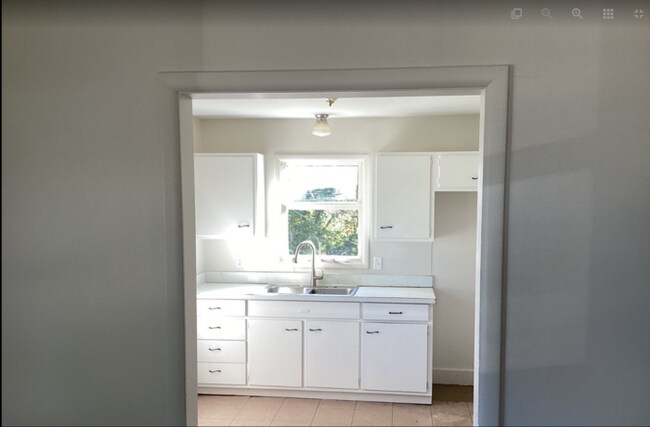 Foto del edificio - Month to Month