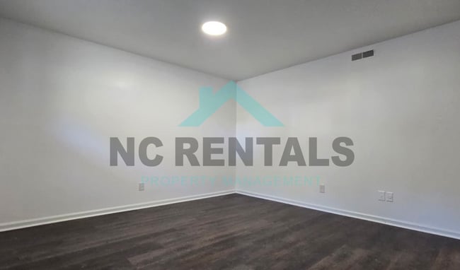 Building Photo - 2559 Green Oaks Ct SE