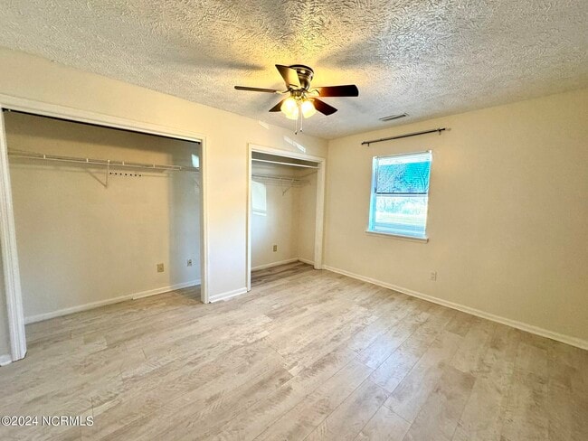 Building Photo - 10165 Creekside Dr SE