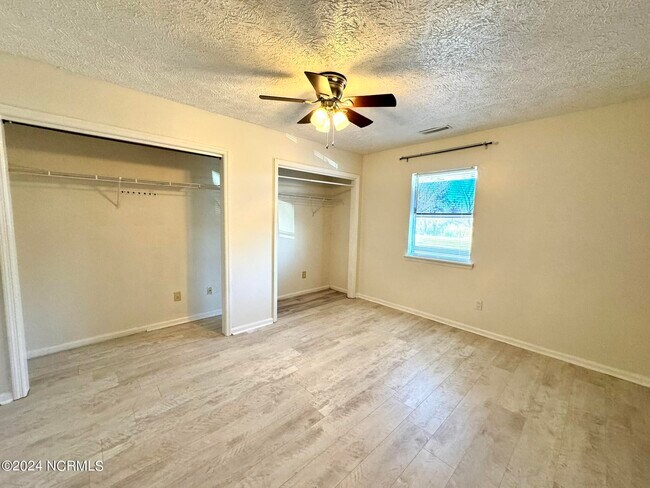 Foto del edificio - 10165 Creekside Dr SE