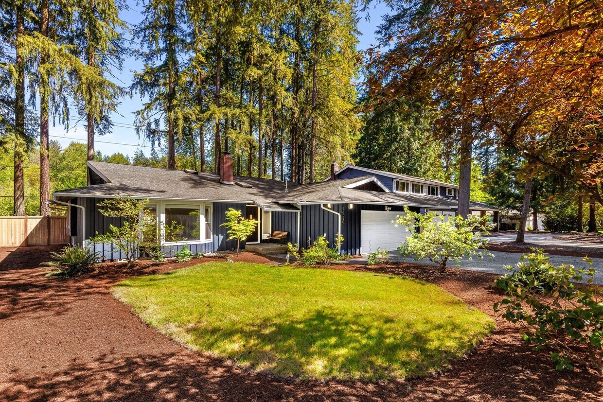 Primary Photo - Newly remodeled Woodinville Rambler Beauty!!
